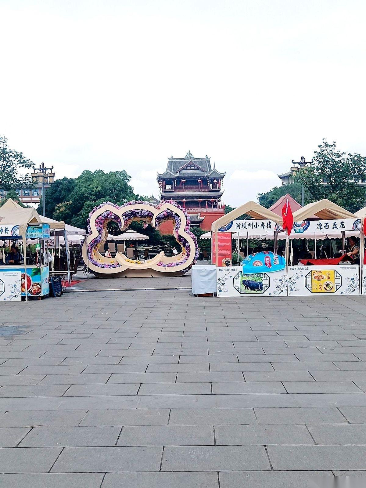 有件事，我琢磨了很久，越想越觉得心里不平静。他们在给成都准备3000万人的水。