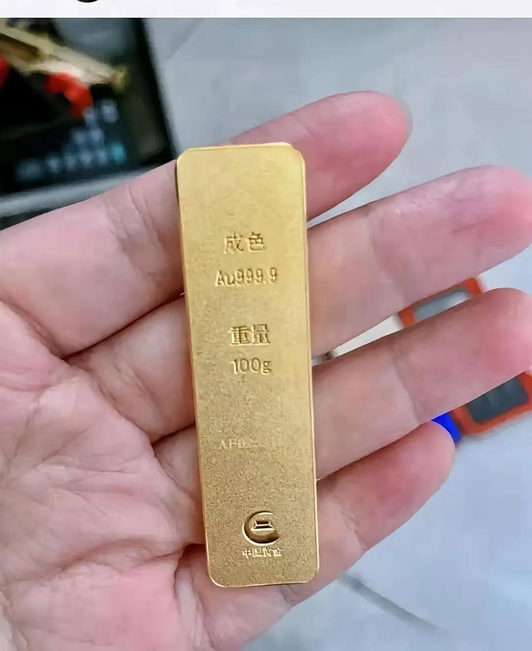 黄金求求你真的别再跌了！[哭哭][哭哭]过年前才给老婆买了一点黄金，1000