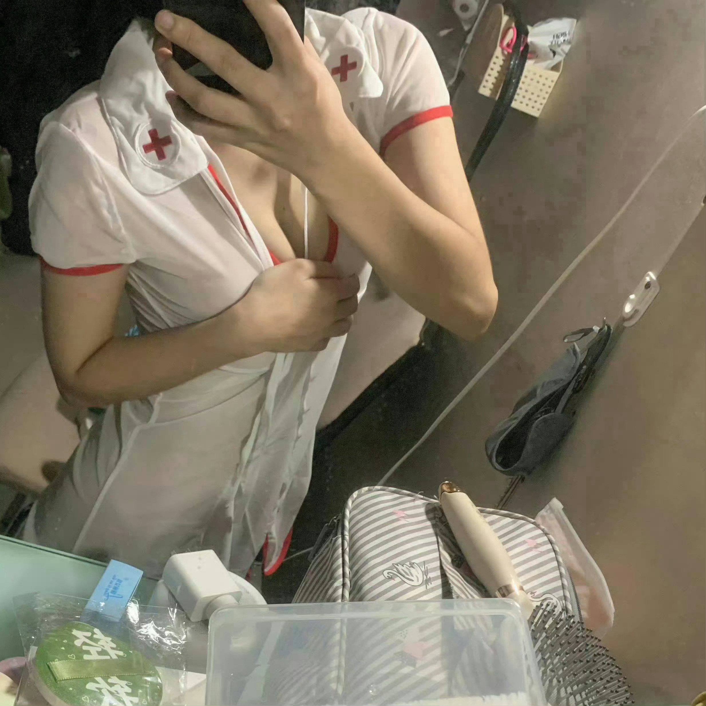 第一次穿护士装有点小惊喜