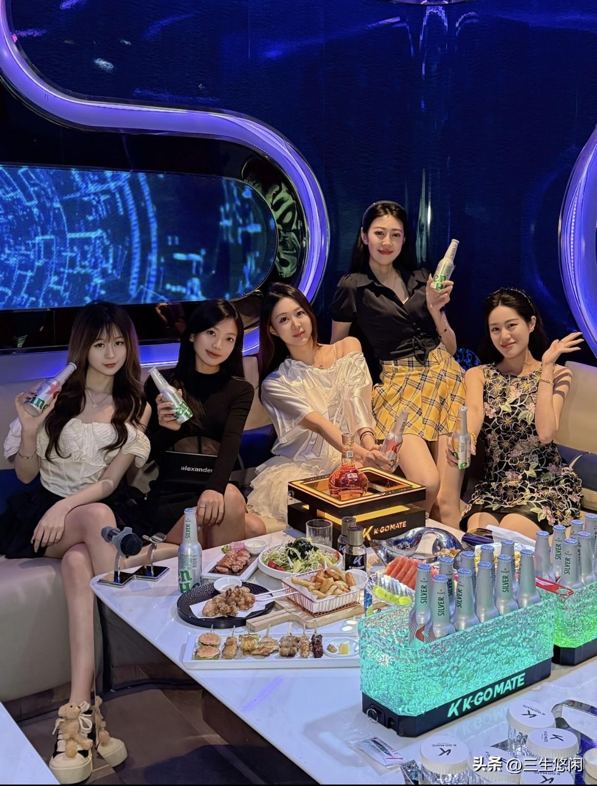 一位男人酒后吐真言：“有家庭的女人，一定要远离那些因作风不正离婚的闺蜜。如果跟她