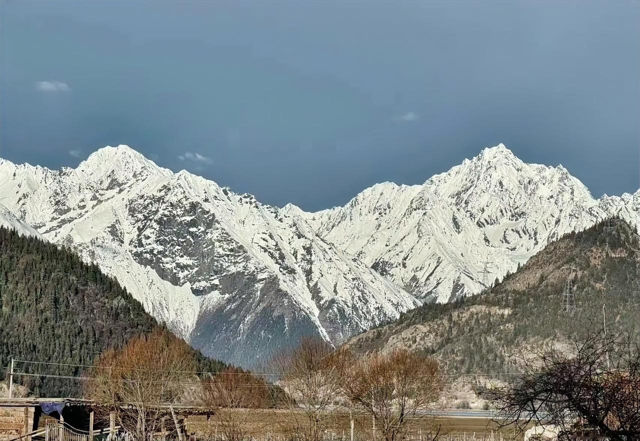 自驾旅行记录阿尔山雪景与滇池湿地公园形成了冰火两重天。从银装素裹的阿尔山出