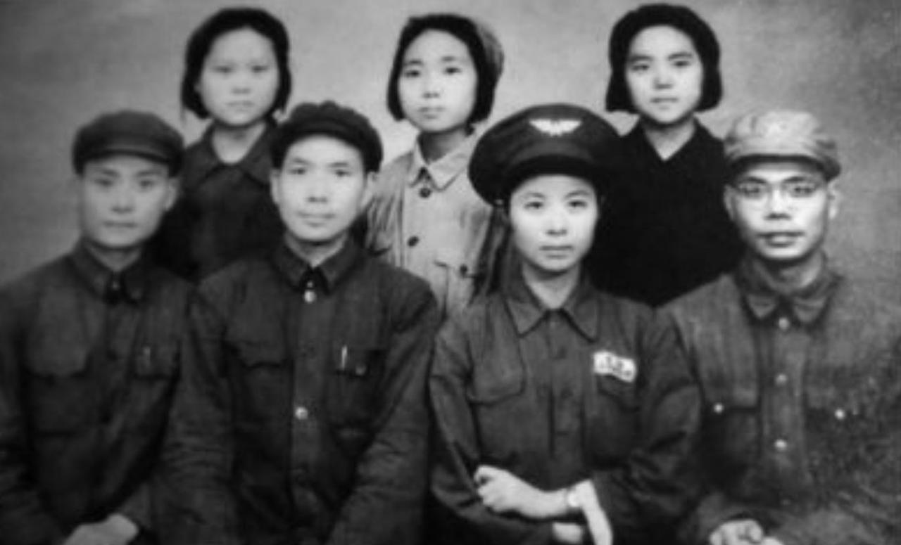 1956年，四川食品公司准备向京调运1000头生猪，干部马士弘负责押运。抵京后，
