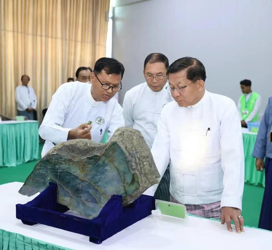 敏大将主持第60届缅甸玉石翡翠珠宝展销会！为期10天的展览会，主要是出售翡翠原