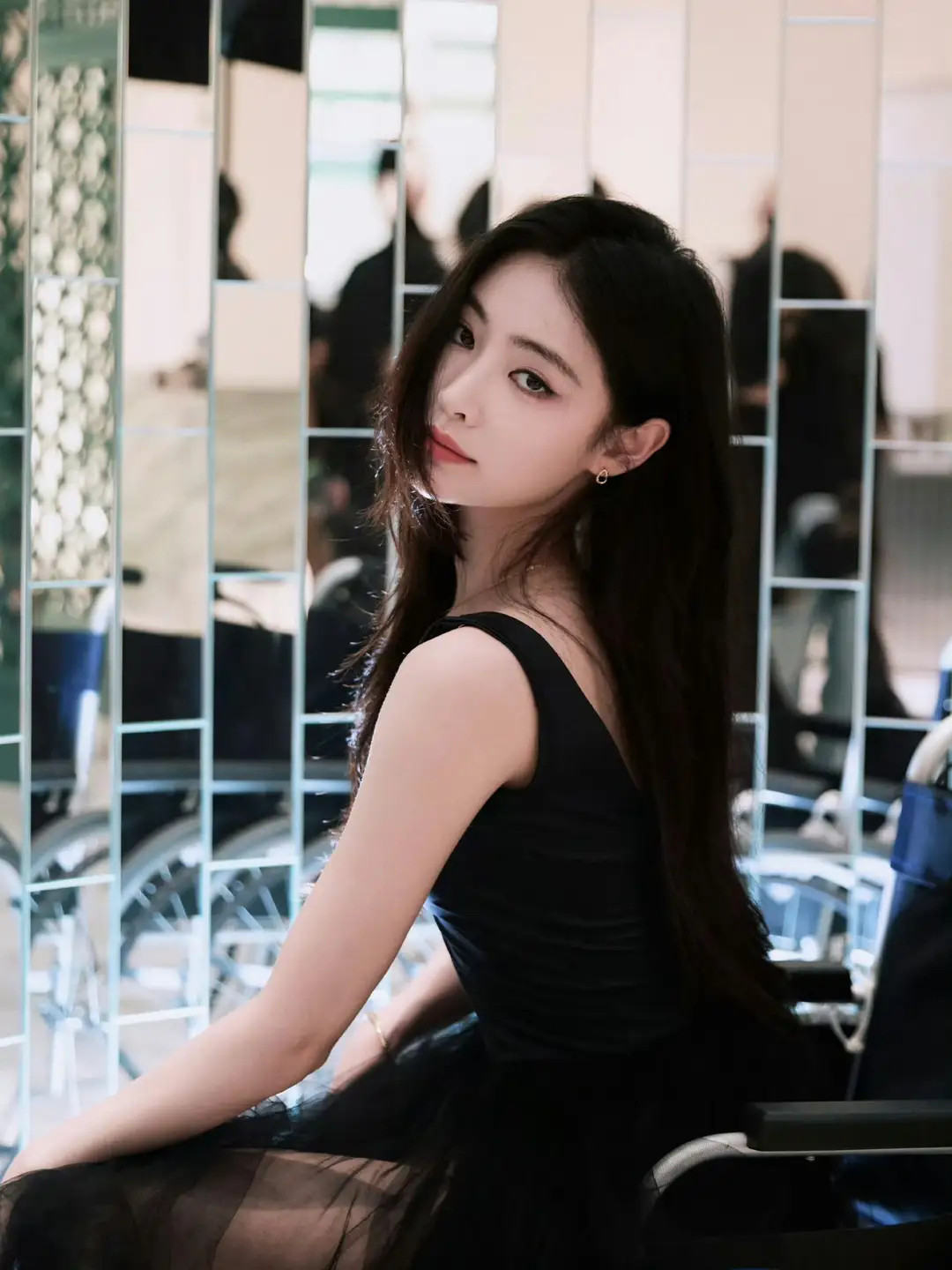 许佳琪我一直觉得她的眼睛有一种媚意，很适合出演一些类似苏妲己这样的妖后角色，或者都市作品中的恶毒大反