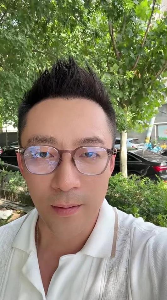 汪小菲发视频辟谣：假的！这“锅”他可不背!他说一回到北京，就有朋友问群里聊天