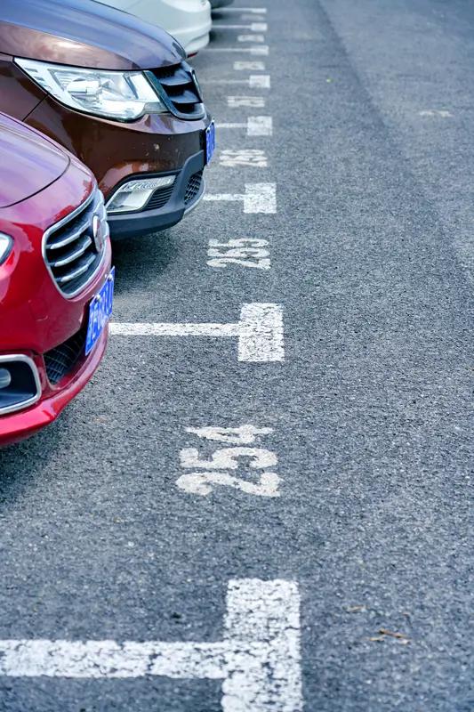 从去年下半年开始，我发现一个非常奇怪的现象！我们小区还不小，我月月出差，每次回