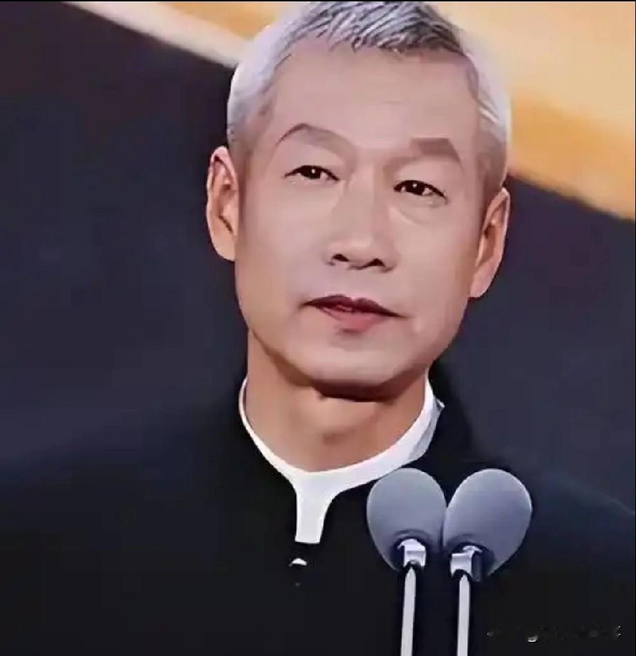 2005年，北京，刘佩琦哥哥病逝，16岁侄子刘伟无人照料，他心一软直接接回家当亲