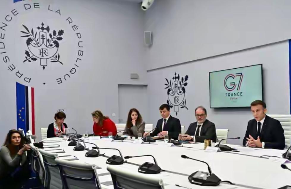 法国官员这逼装的，给老子整笑了。一边酸溜溜说中国不来G7，一边拿“关闭欧洲市场”