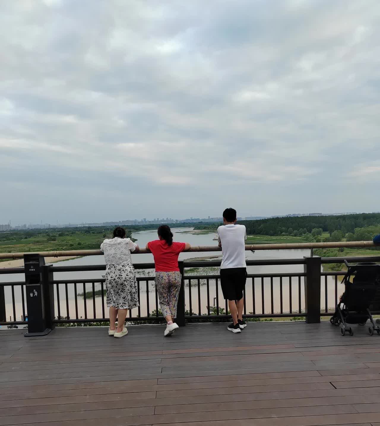 唉，真是愁死人了，我娃什么时候才能成熟哦。我娃大学已经读了一年了。今天早