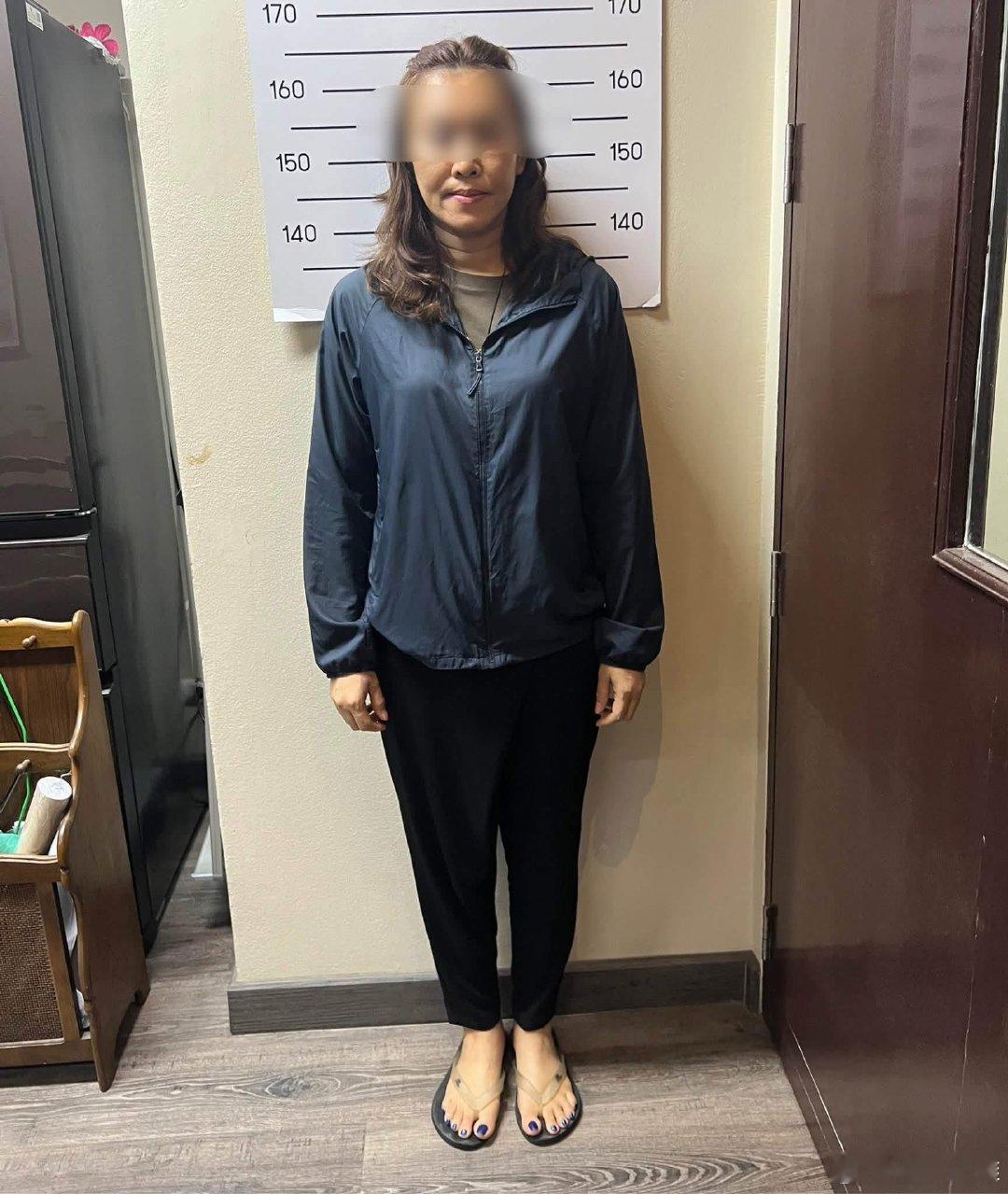 截至目前，泰国“释永信”已经被剥去僧衣，和他的姘头一起被捕。泰国警方发现，泰国“释永信”的多个账户里