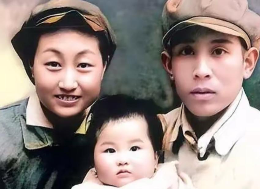 1938年，两名卧底夫妻假戏真做结为真夫妻，妻子牺牲后丈夫一生未娶，7年后原