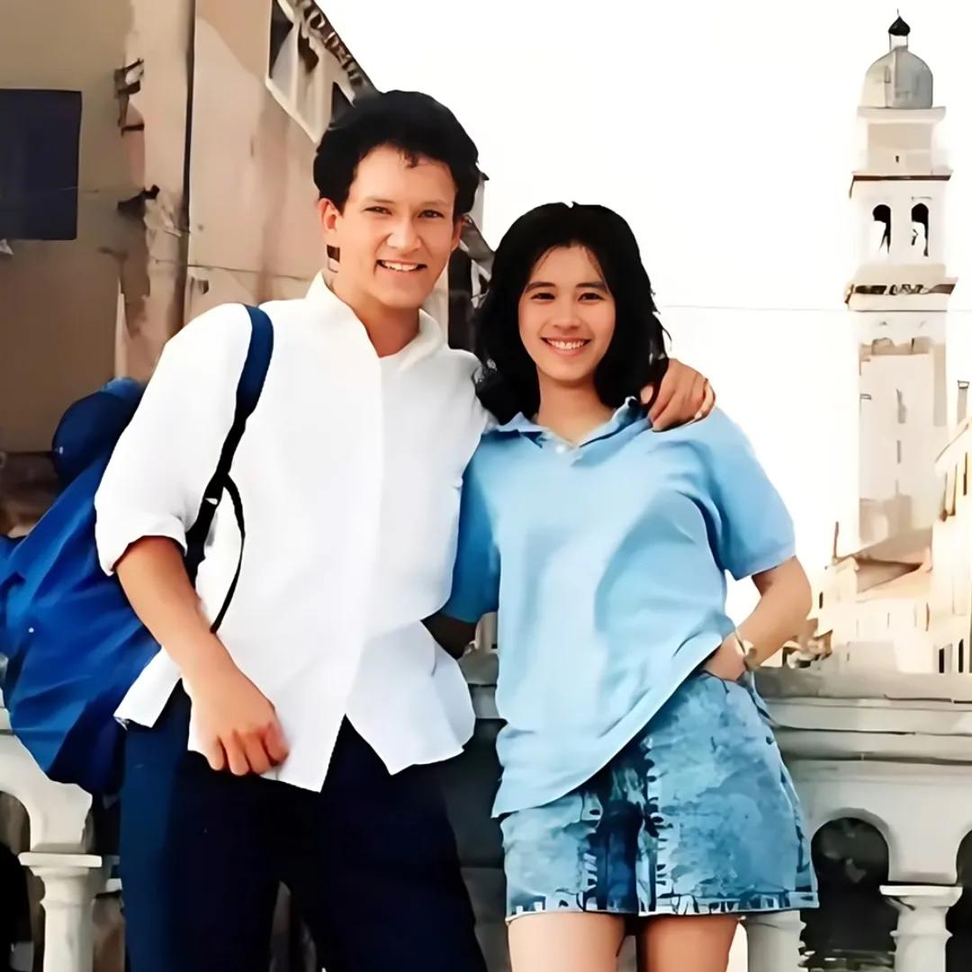 80年代，莫文蔚在意大利留学时，一张珍贵的留影，镜头中的男子是她的初恋，阳光帅气