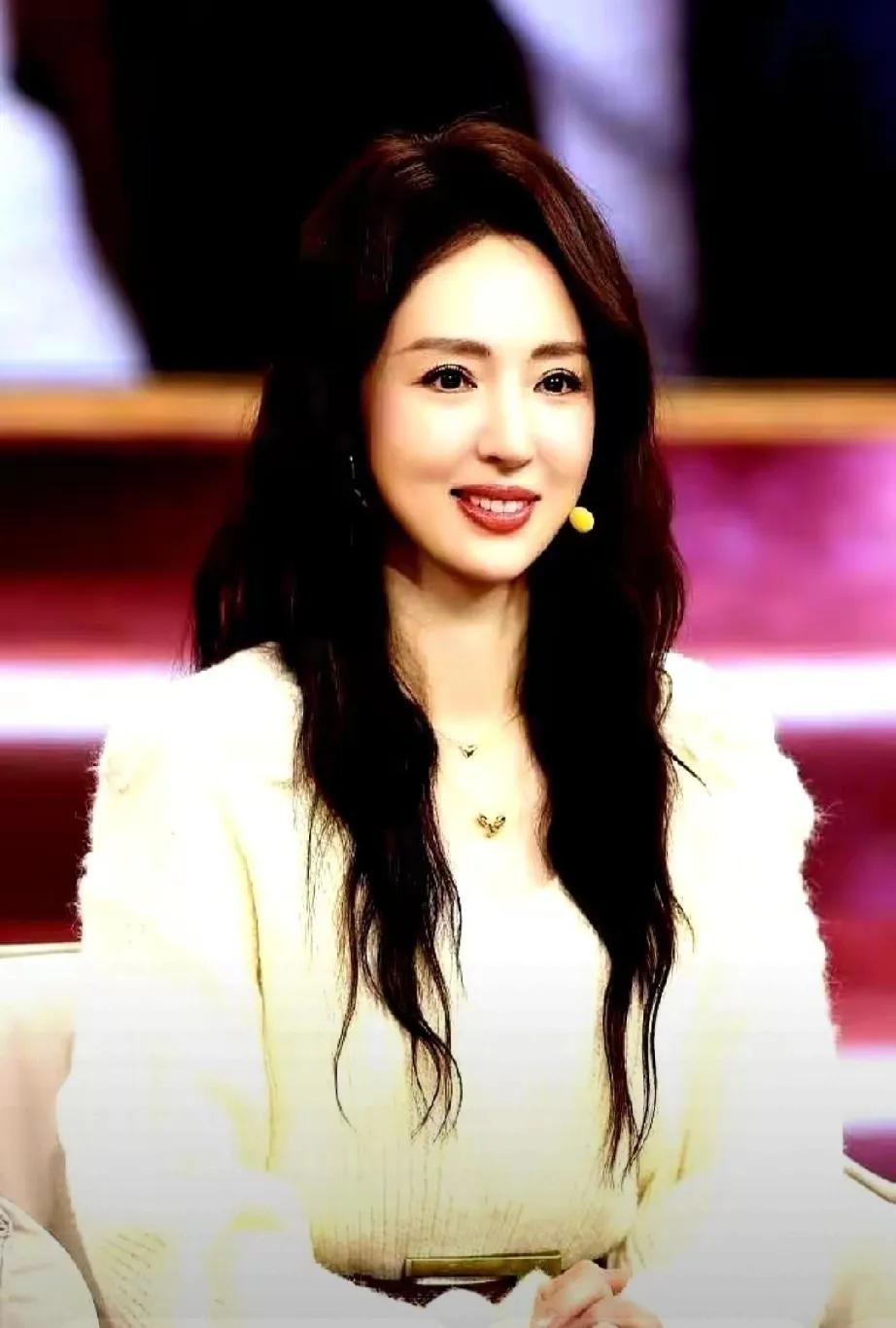 家人们，陈思诚和佟丽娅9岁儿子朵朵给戛纳入围法国动画配音这事儿，直接炸锅了！一堆