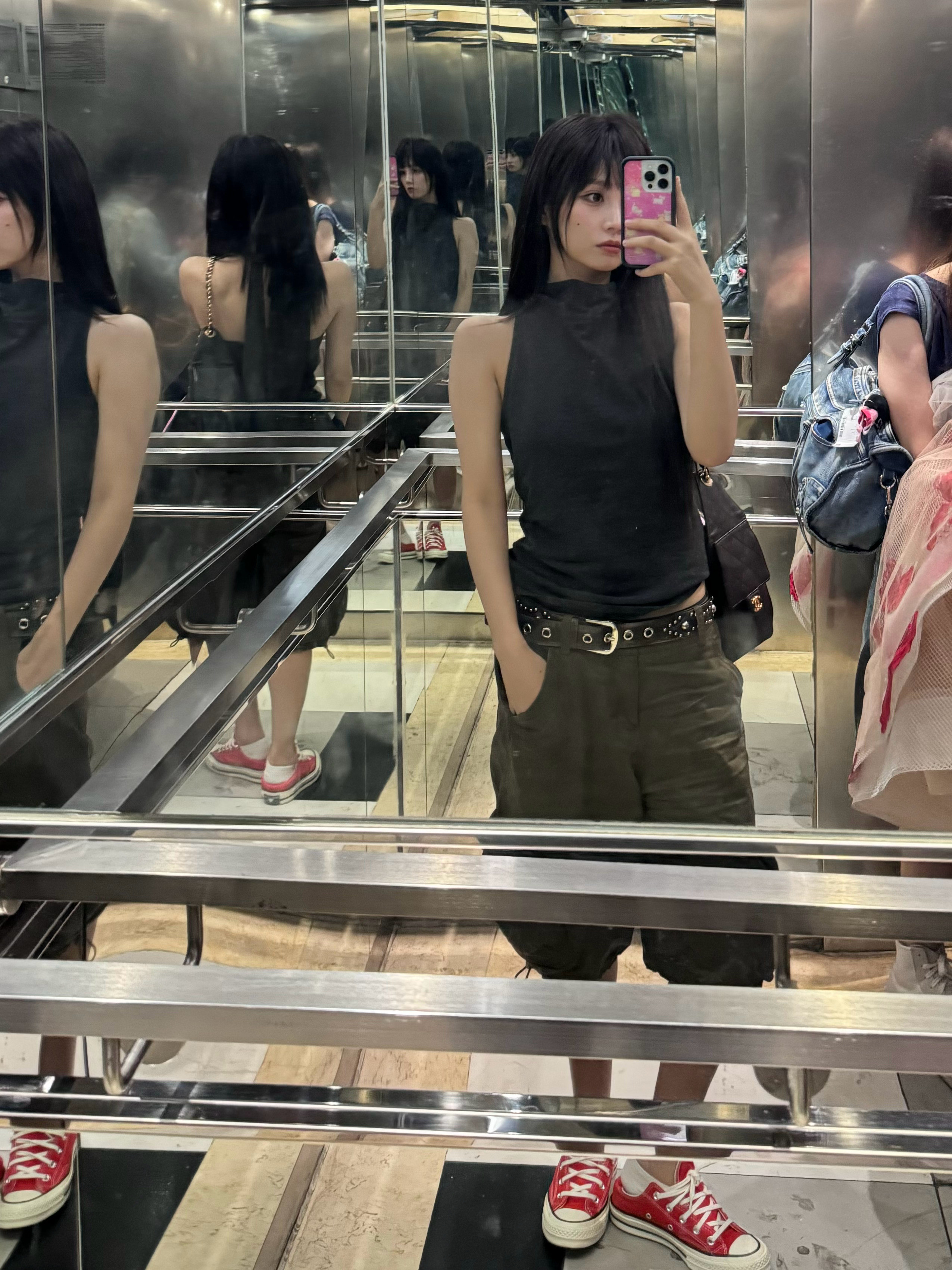 夏天妹妹全新的ootd栏目板板和小摊都说以后要拍ootd