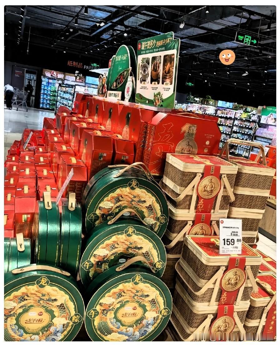 今天去超市逛了一圈，直接把我给惊到了。前天我买了两盒粽子，当时那个单价是139块