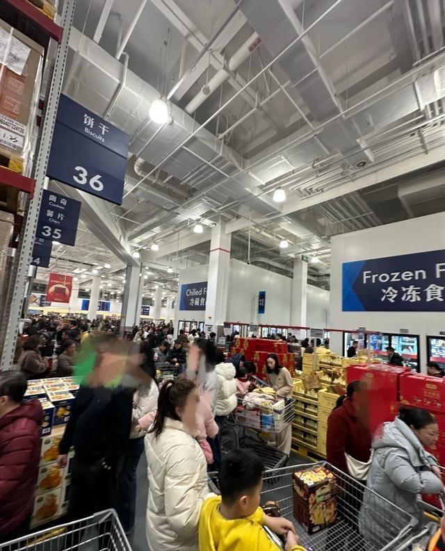 春节临近，社会上出现了一个极其反常的现象，大家发现了吗？回想两年前的节日季，