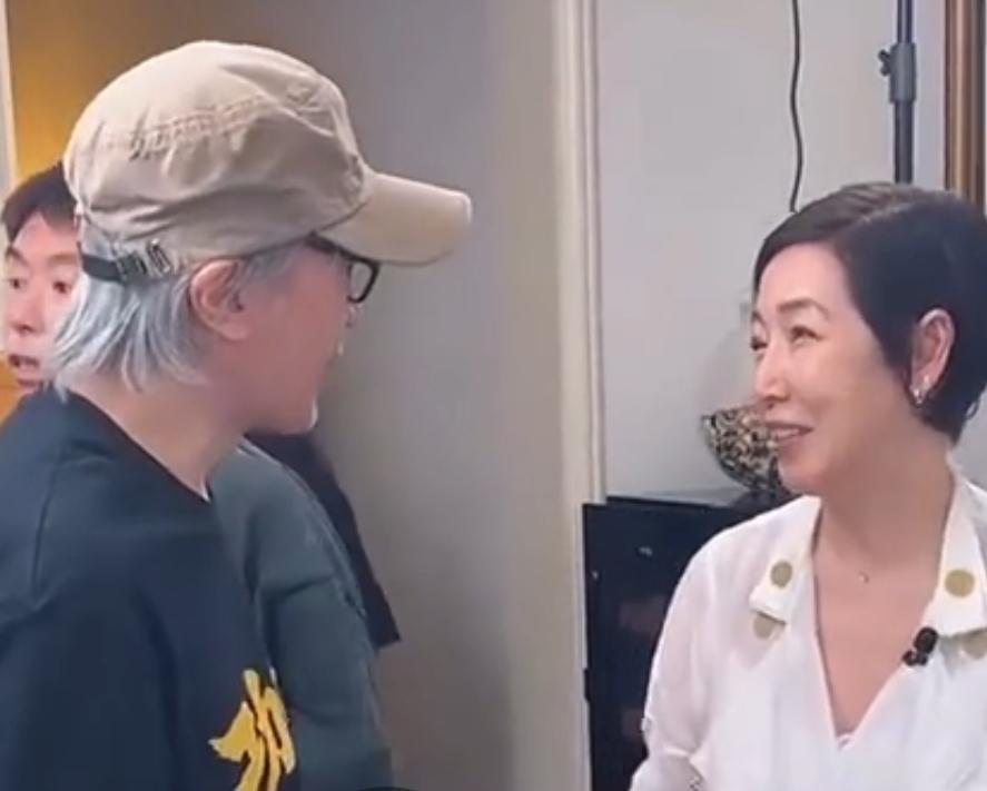 周星驰近期“破天荒”接受访谈，这个“秘密”其实就藏在“情谊”与“热爱”这两个