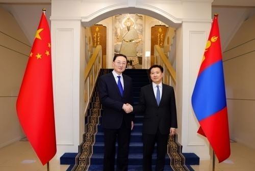 外蒙古未来的结局，其实已经注定。“亲美、去俄、敌中”，目前这是外蒙古的做法，而外
