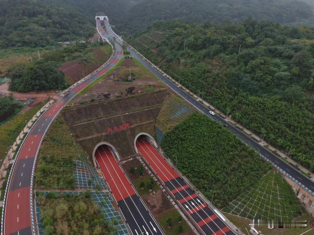 【重庆交通大突破！江南隧道正式通车，南坪到茶园仅需10分钟！】近日，重庆又