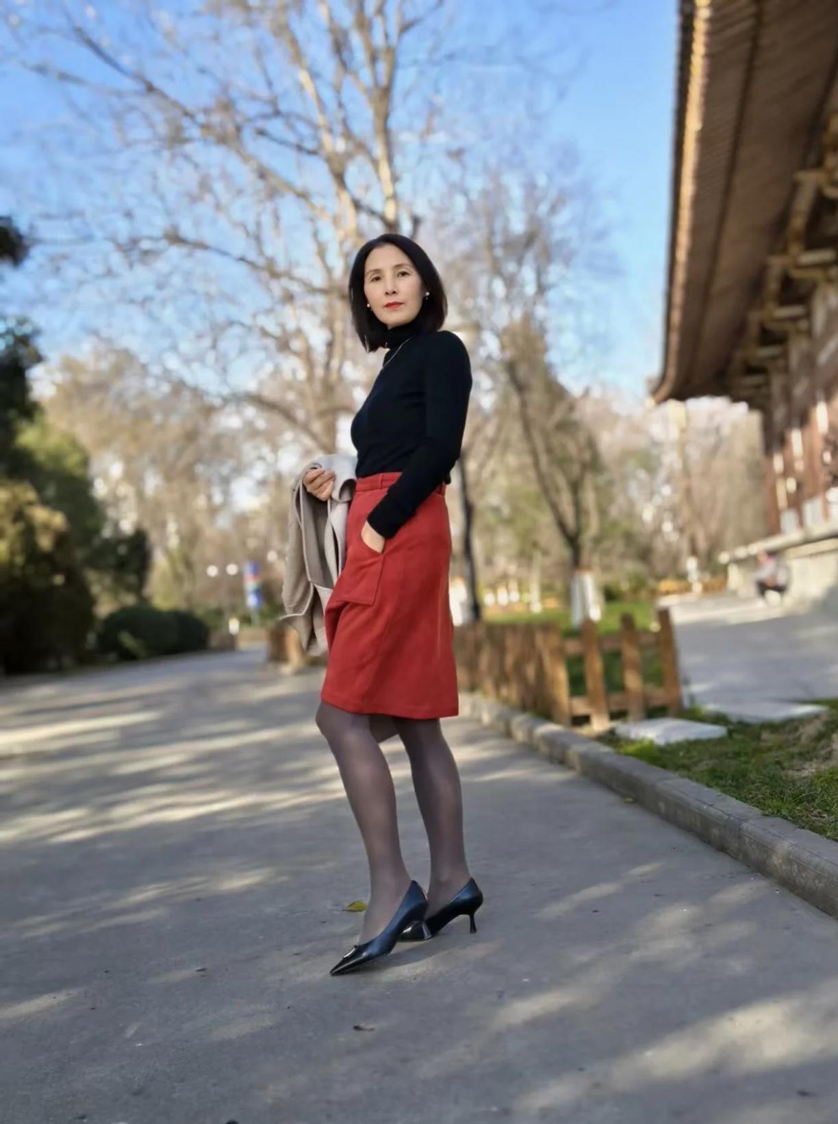 什么是女人的气质和魅力?有良好的仪态，站坐走都有姿态。