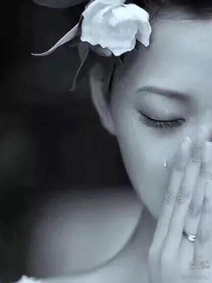 生活有各种各样完全不同的方式,你可以独自生活一辈子,也可以和另一个人一起生活一辈