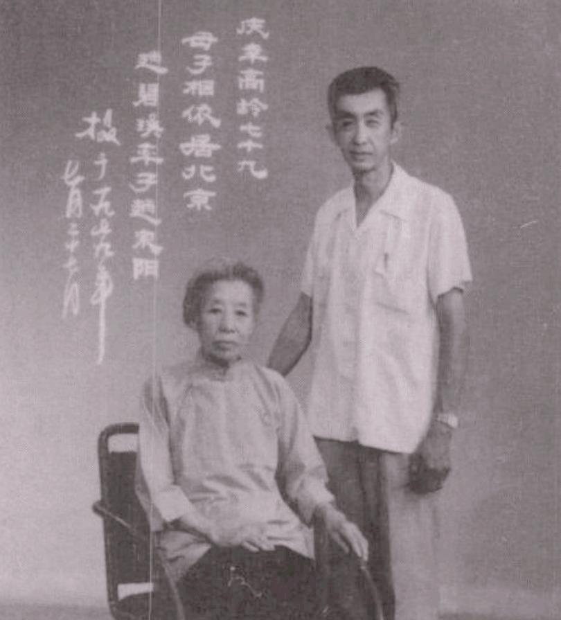 1984年，一个北京扫厕所的老太太赵碧琰远渡重洋，拿回了丈夫的那份遗产。回国后，