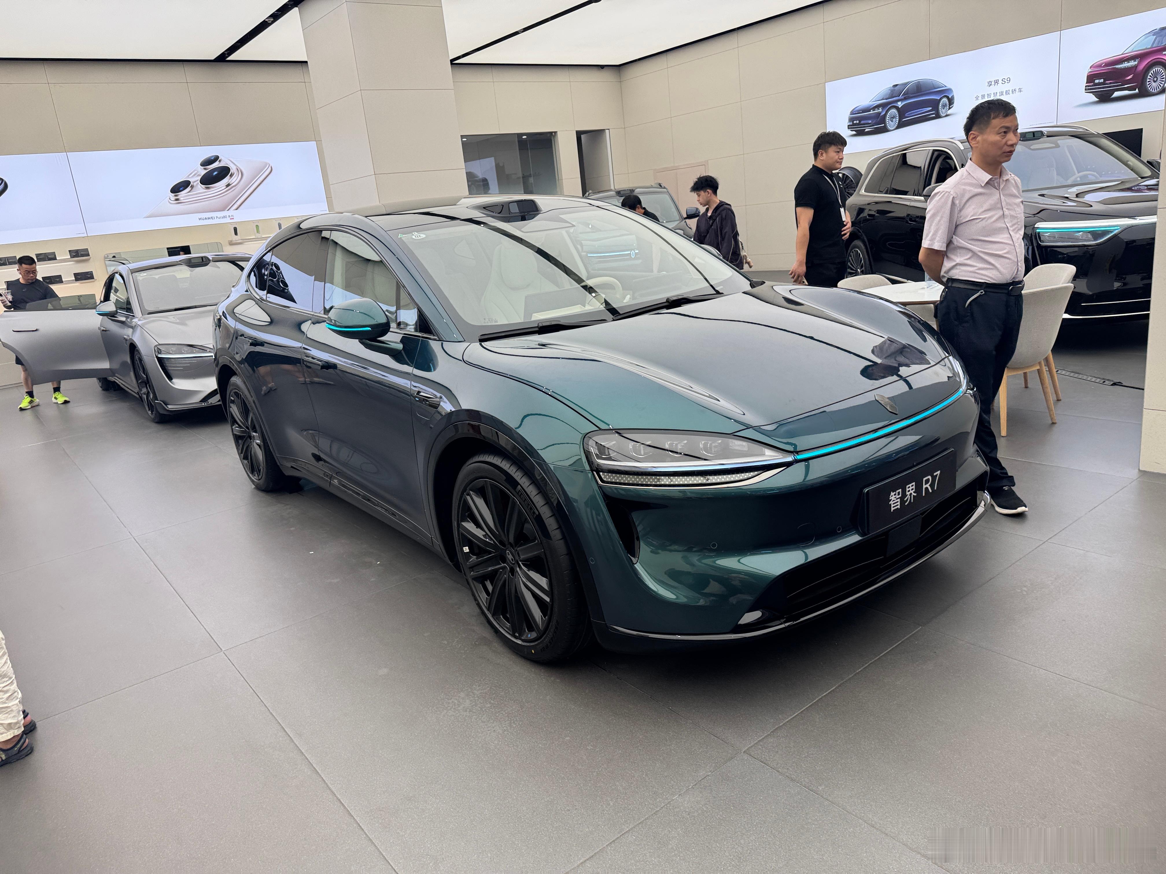 老爹鞋进化了…没那么油了但是我觉得P7才是年轻人喜欢的样子​​​