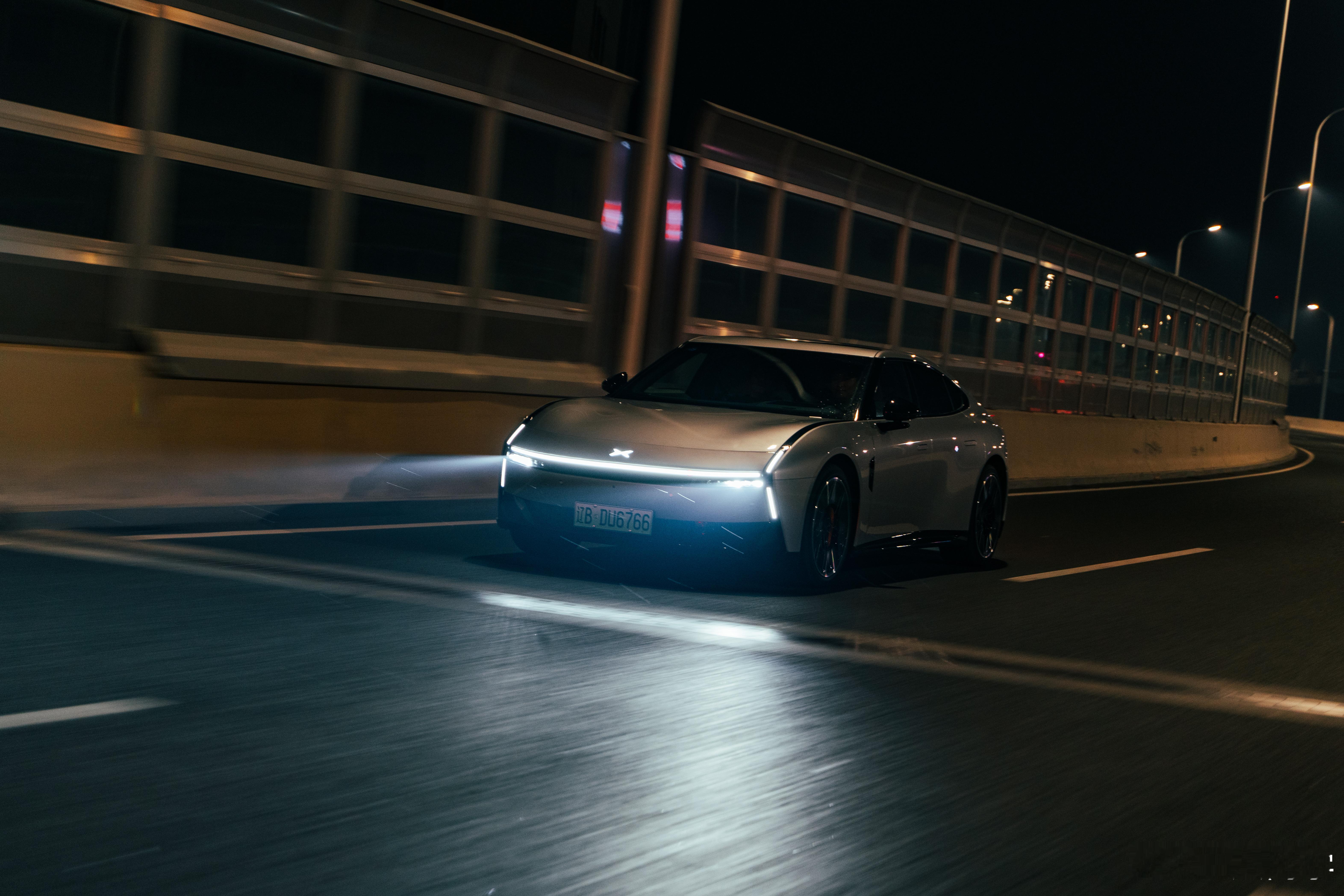 我的小鹏P7是真帅