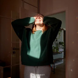 情绪变化身体疲软骨骼脆弱都可以是缺乏维生素D的原因夏天、经常晒太阳，很多人仍