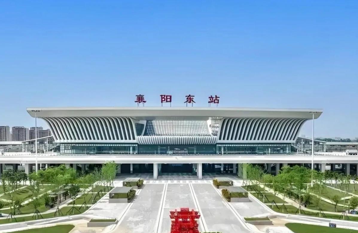 西武高铁全线通车在即，襄阳东站枢纽地位将加强。西安至武汉高速铁西安东站至十堰段