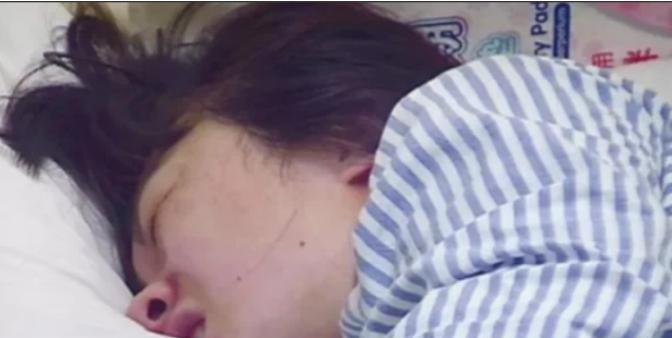 河南一聋哑孕妇生产，却迟迟不见丈夫的出现，直到医生为其做剖腹产，解开她衣服时才知