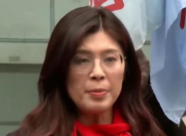 名嘴吴子嘉最近对国民党郑丽文是火力全开啊，连续在节目中点评郑丽文，甚至直接说郑丽