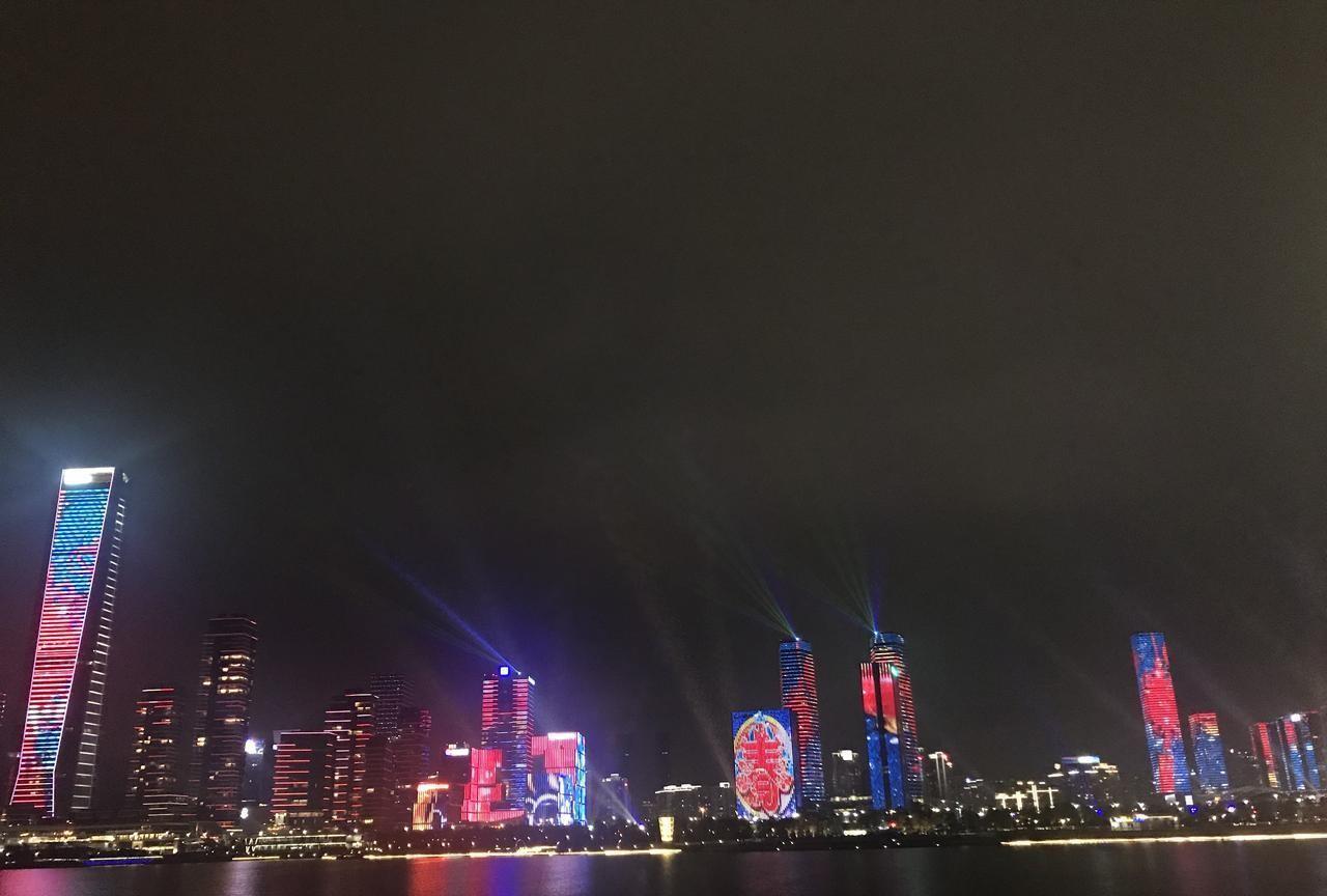 观察发现：单位里工作时间越久越能看清楚一件事；许多时候单位里的工作不是以简单