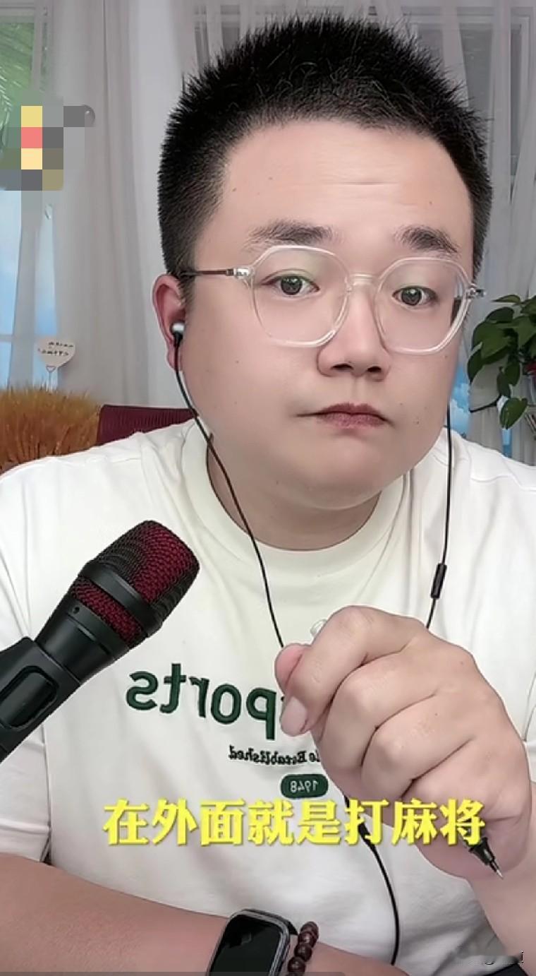 这二婚过的多闹挺。女子离婚带一男孩儿和同样离异带一男孩儿的二婚老公才过两年，老