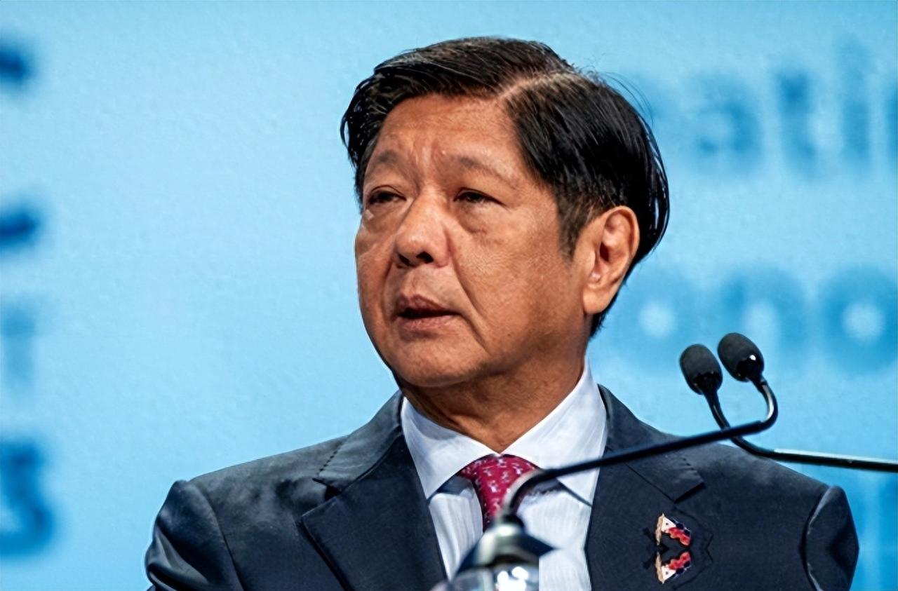 菲律宾政坛今年简直开到了“悬疑大片”的档口。原本所有人都以为马科斯总统已经把杜特