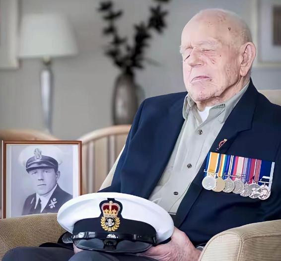 英国退役中将、帝国兴衰研究专家约翰·格卢布直言：美国即将迎来的建国250