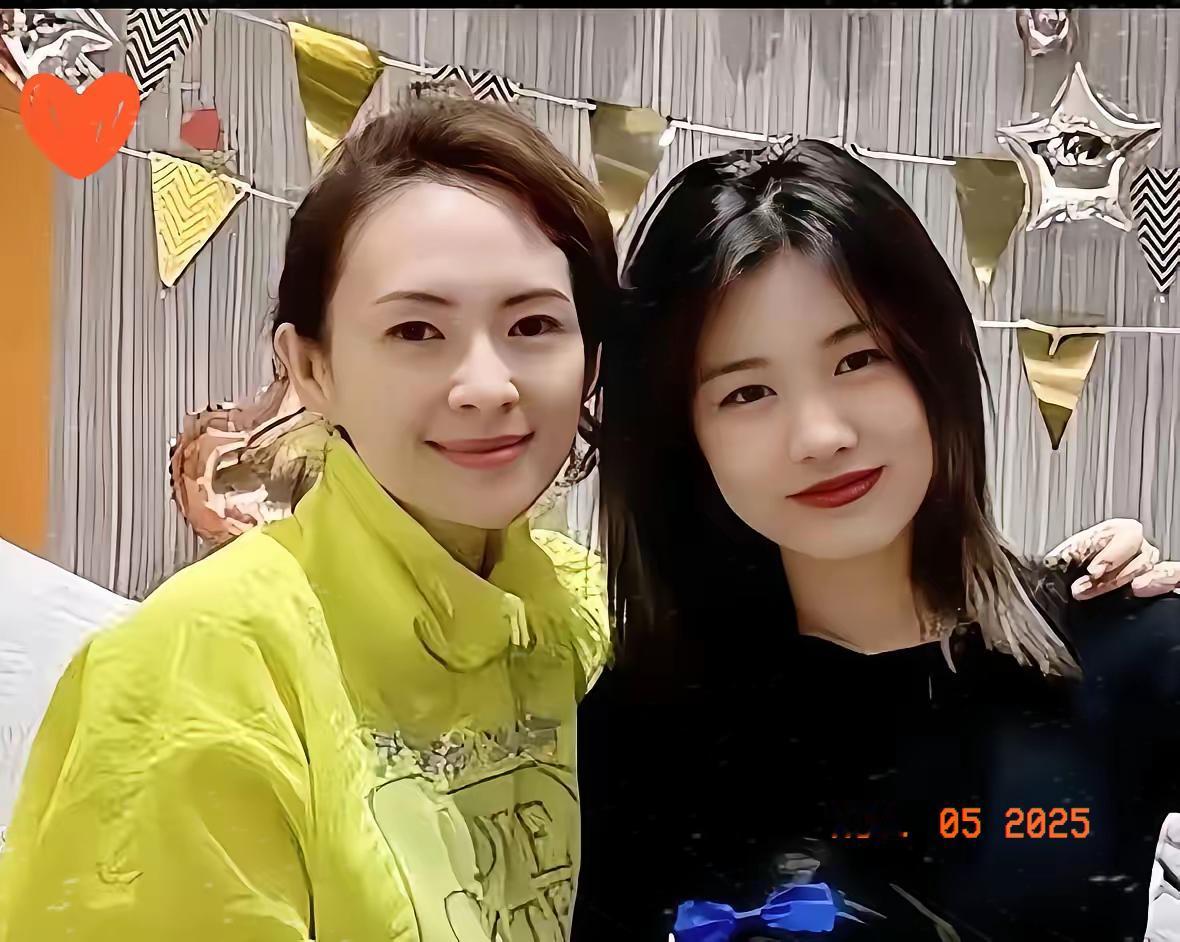 谁能想到啊！章子怡居然在小苹果18岁生日时高调送祝福，更戳人的是小苹果那句脱