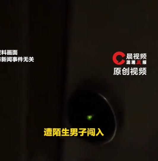深圳，情侣二人去酒店开房，迫不及待就开始亲密，折腾到很晚才休息，当时二人也没穿衣