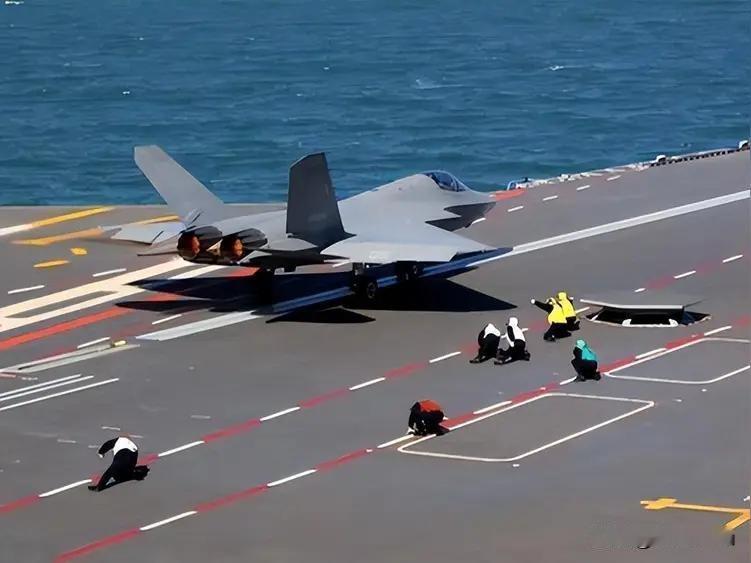 歼-35弹滑兼容无短板：成本仅为F-35C一半，滑跃航母战力将翻倍歼-35完成