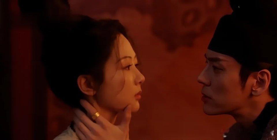 《锦绣芳华》20-21集预告里，爱恨在樊笼与坟冢间撕扯。刘畅的拐杖敲打着地面，