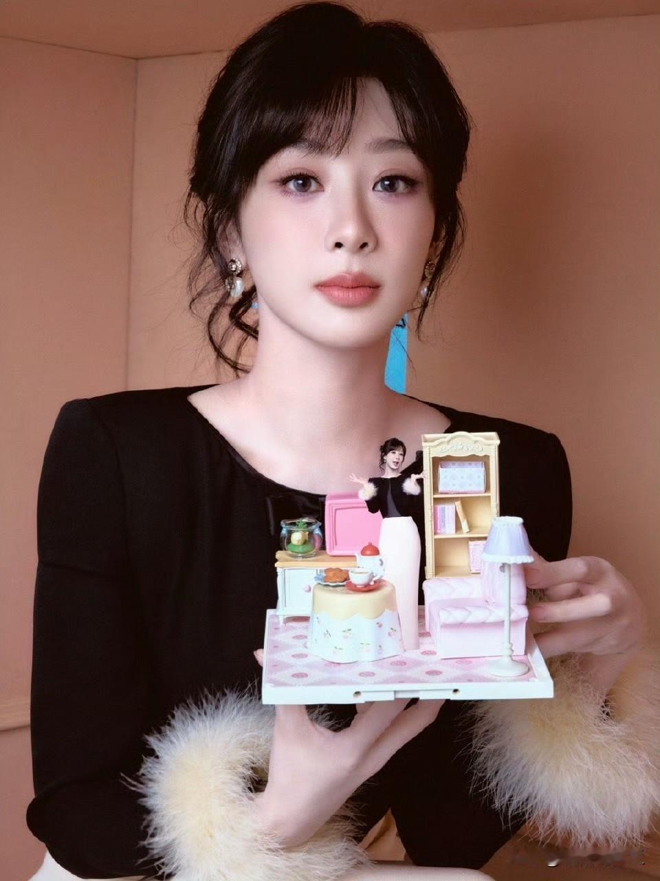 杨紫越来越美我一直有一个问题今天就算被骂，我也要说。那就是女大十八变，杨紫