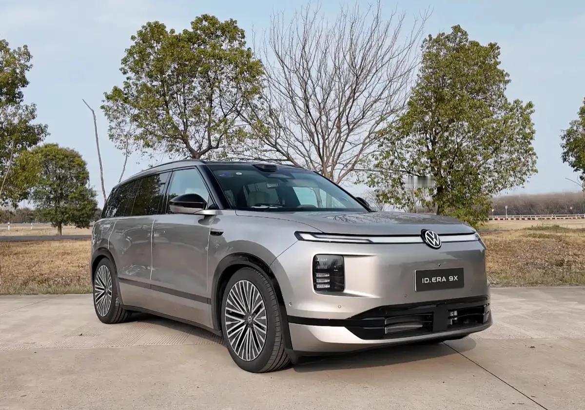 静态堆配置不难，但车一旦开起来，大众的“护城河”就出来了。ID.9X搭载了前双叉