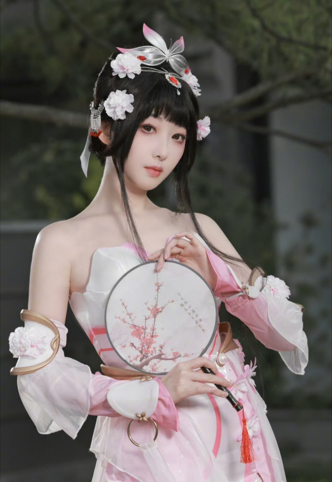 蒋梦婕今年生日又是cos局粉粉嫩嫩的好适合她生日快乐姐姐