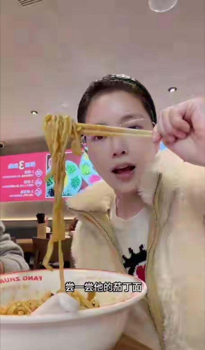 杜淳又带老婆去增肥！亲自给她拌面吃完去健身，不忘给王灿点酸奶