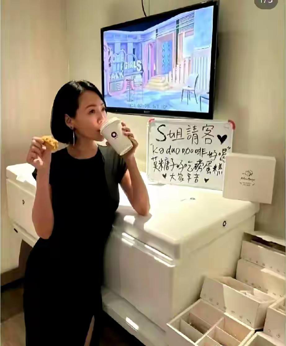 关于大S的孩子，小S这边几乎都，没有插手，也不管，不问，反而是徐妈妈比较紧张，很