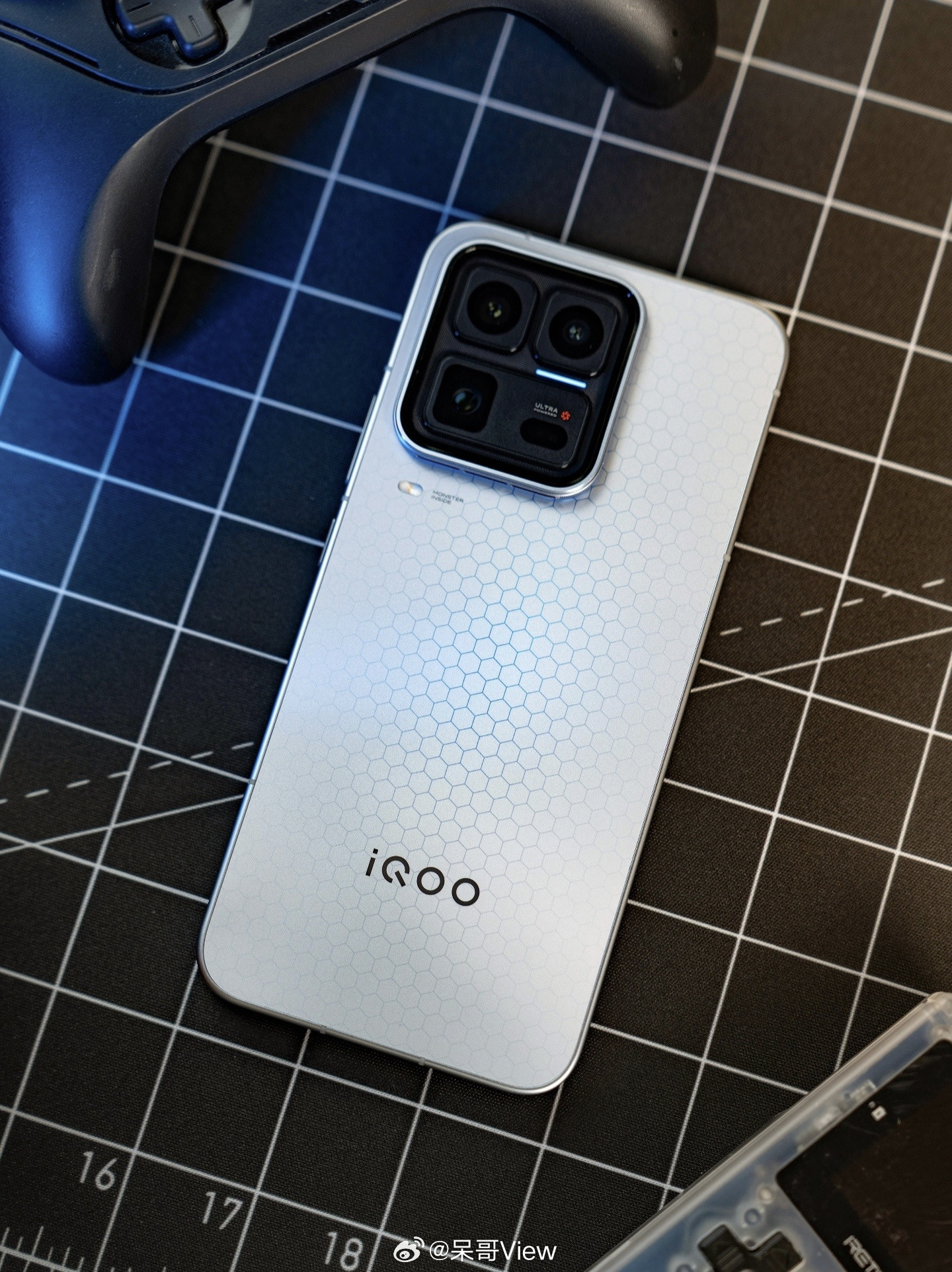 iQOO16标配骁龙8E6Pro，上个旗舰机型15U已经烂尾了，理解当初想更进