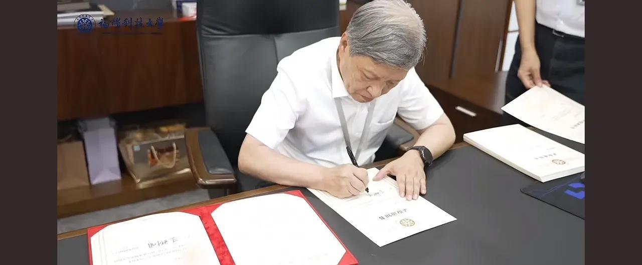 号外号外！福耀大学招满50名学生啦！最让人眼红的是，这批新生的录取通知书，全