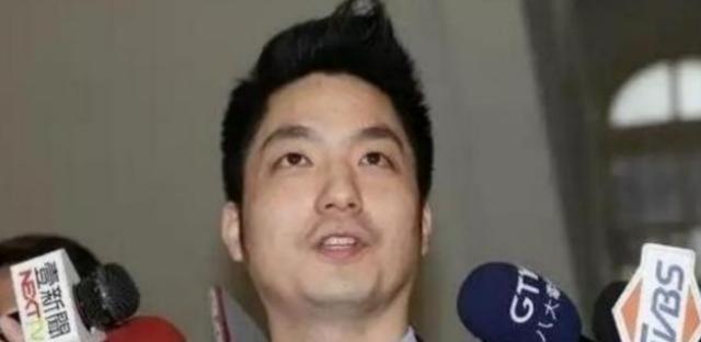 岛上传来消息，台北市市长、蒋介石的曾孙蒋万安公然表示，自己绝对不可能去选下一任国