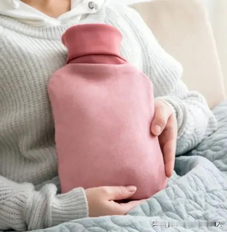 我邻居是几十年的老中医，看我又是买电热毯、又是买粗盐袋、热敷包，直接劝我：“别乱