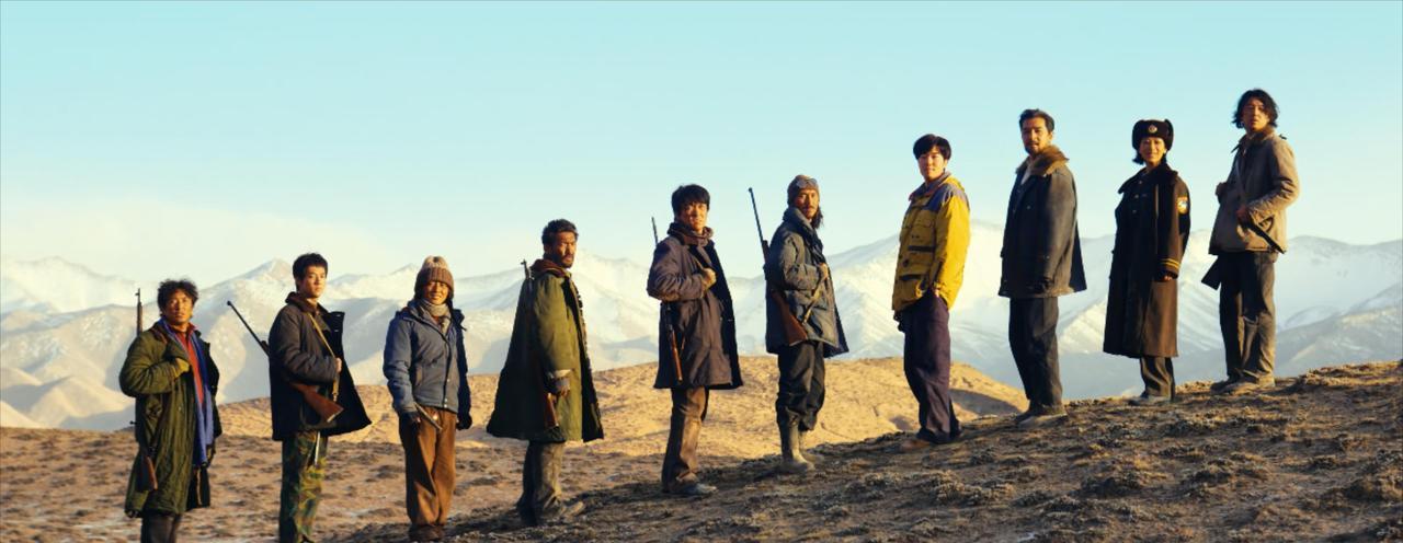 胡歌在海拔五千米的雪地里，被藏獒追着撕咬的镜头，是来真的。剧组没请替身，没用特